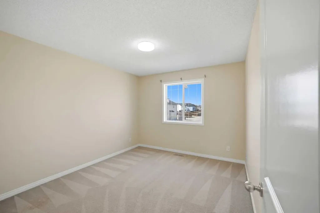 35 Saddlebrook Link NE Calgary AB T3J0B4