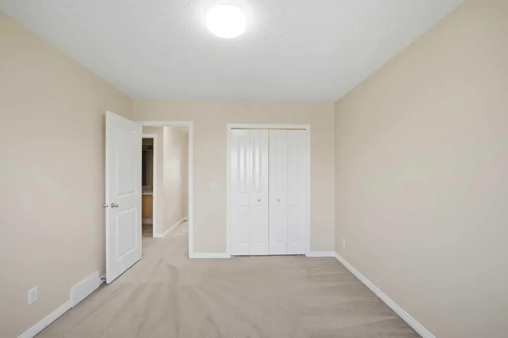 35 Saddlebrook Link NE Calgary AB T3J0B4