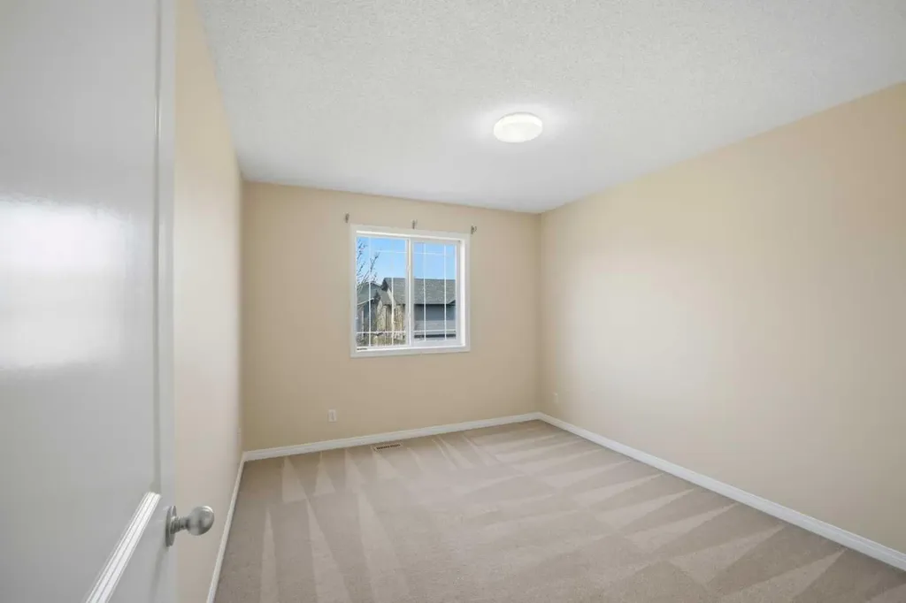 35 Saddlebrook Link NE Calgary AB T3J0B4