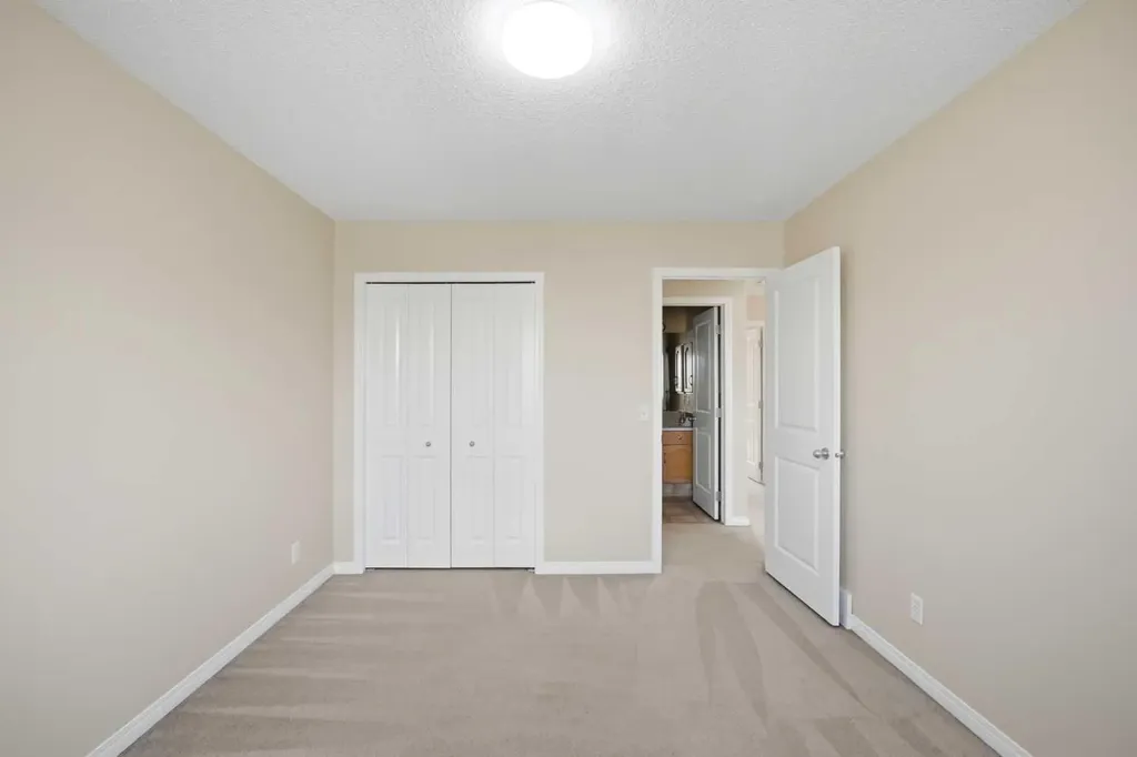 35 Saddlebrook Link NE Calgary AB T3J0B4