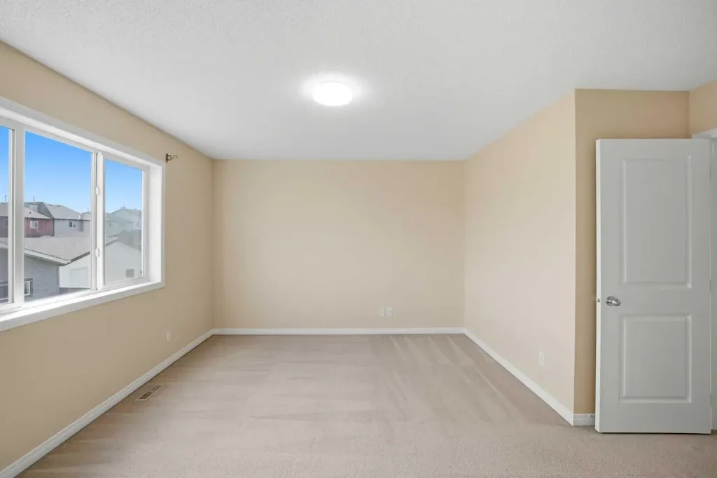 35 Saddlebrook Link NE Calgary AB T3J0B4