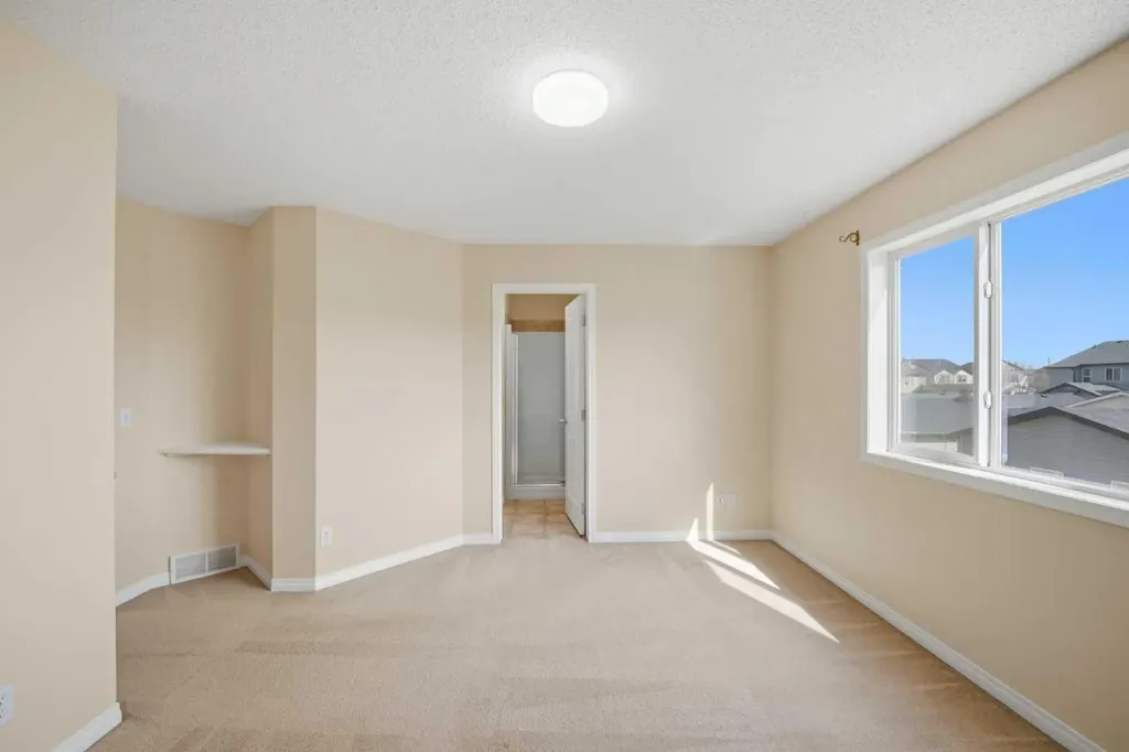35 Saddlebrook Link NE Calgary AB T3J0B4