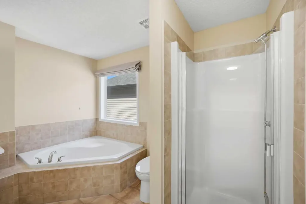 35 Saddlebrook Link NE Calgary AB T3J0B4