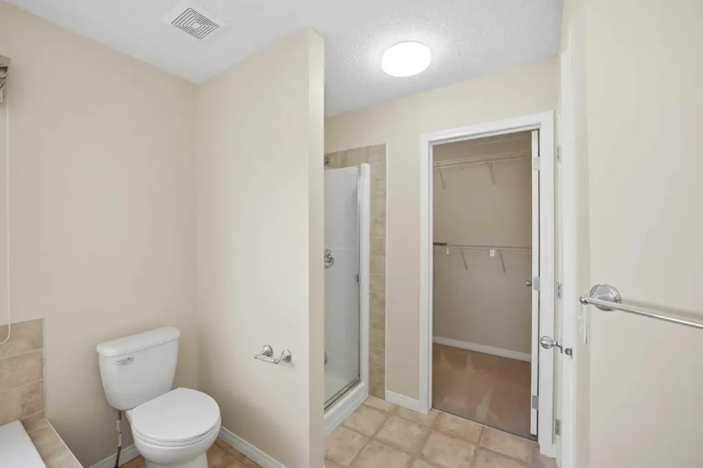 35 Saddlebrook Link NE Calgary AB T3J0B4