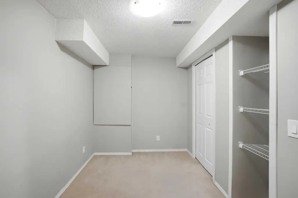 35 Saddlebrook Link NE Calgary AB T3J0B4