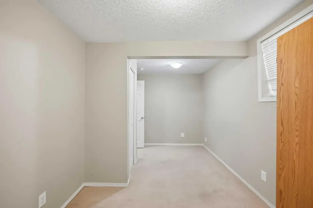 35 Saddlebrook Link NE Calgary AB T3J0B4