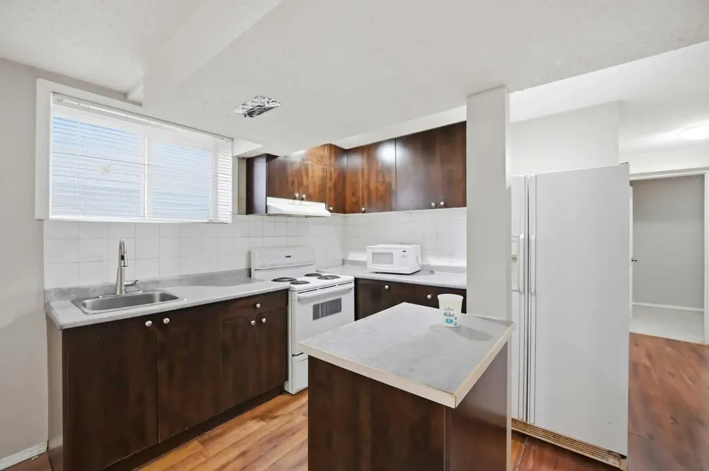 35 Saddlebrook Link NE Calgary AB T3J0B4