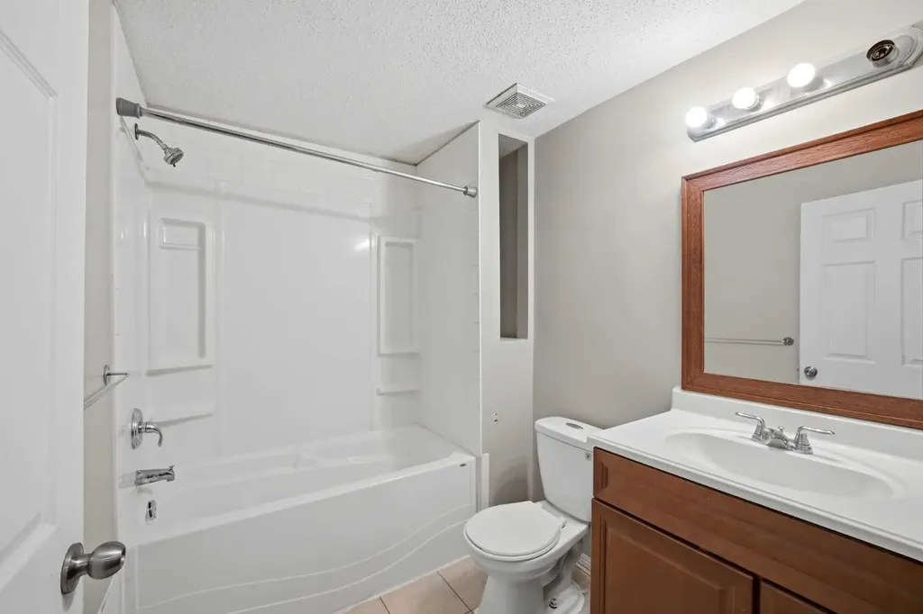 35 Saddlebrook Link NE Calgary AB T3J0B4