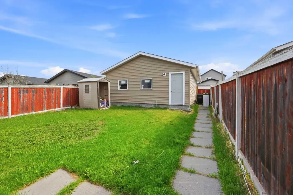 35 Saddlebrook Link NE Calgary AB T3J0B4