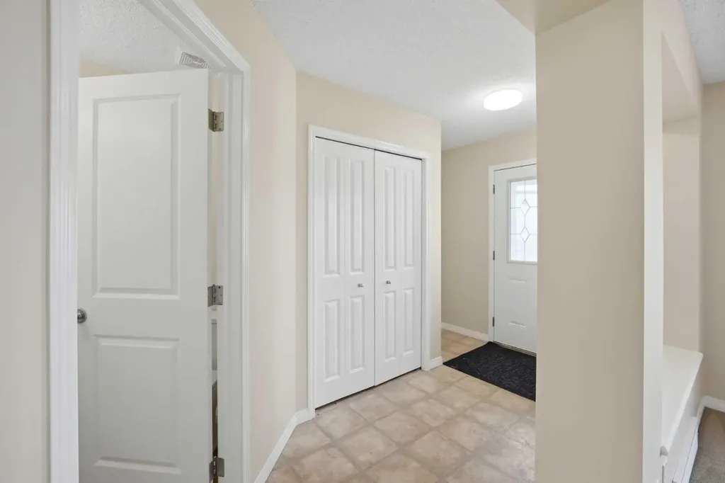 35 Saddlebrook Link NE Calgary AB T3J0B4