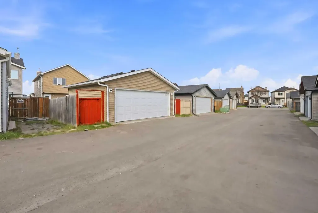 35 Saddlebrook Link NE Calgary AB T3J0B4