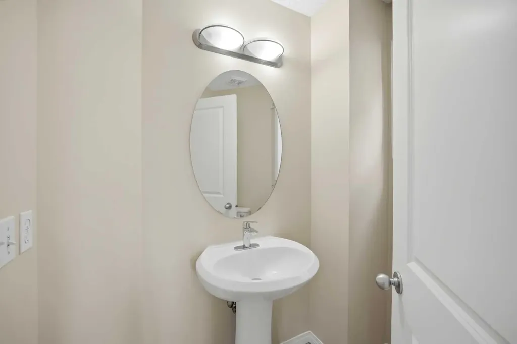 35 Saddlebrook Link NE Calgary AB T3J0B4