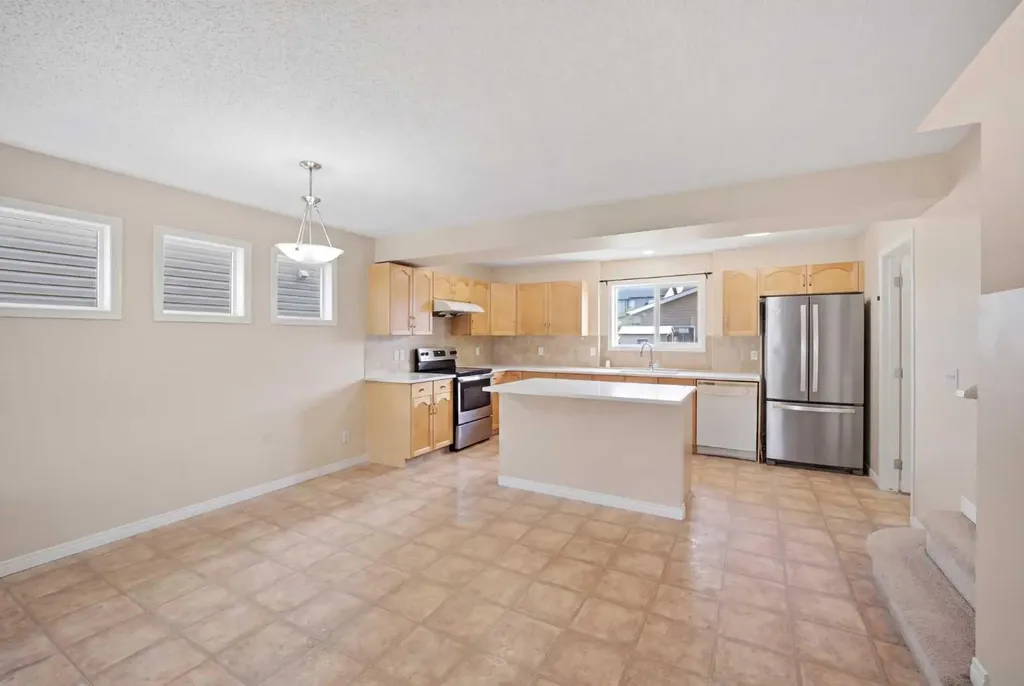35 Saddlebrook Link NE Calgary AB T3J0B4