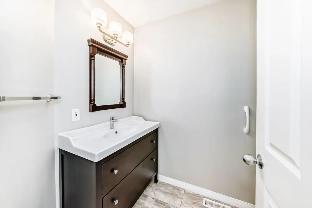 35 Arbour Vista Way NW Calgary AB T3G 4R1
