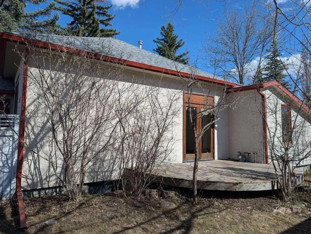 53 Elma Street W Okotoks AB T1S 1J8