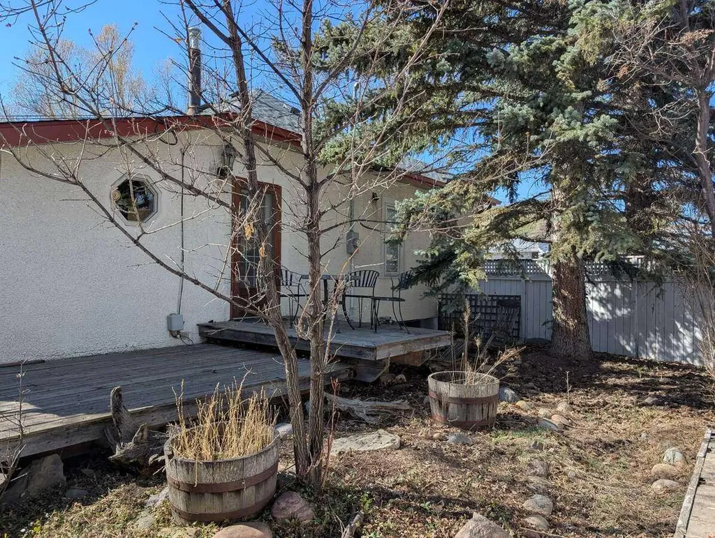 53 Elma Street W Okotoks AB T1S 1J8