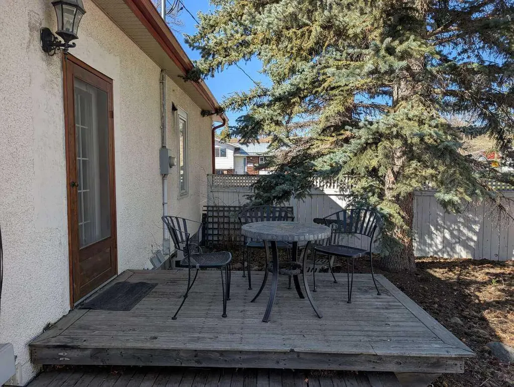 53 Elma Street W Okotoks AB T1S 1J8
