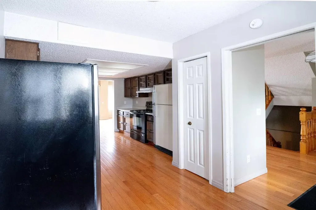 228 Theodore Place NW Calgary AB T2K 5S1