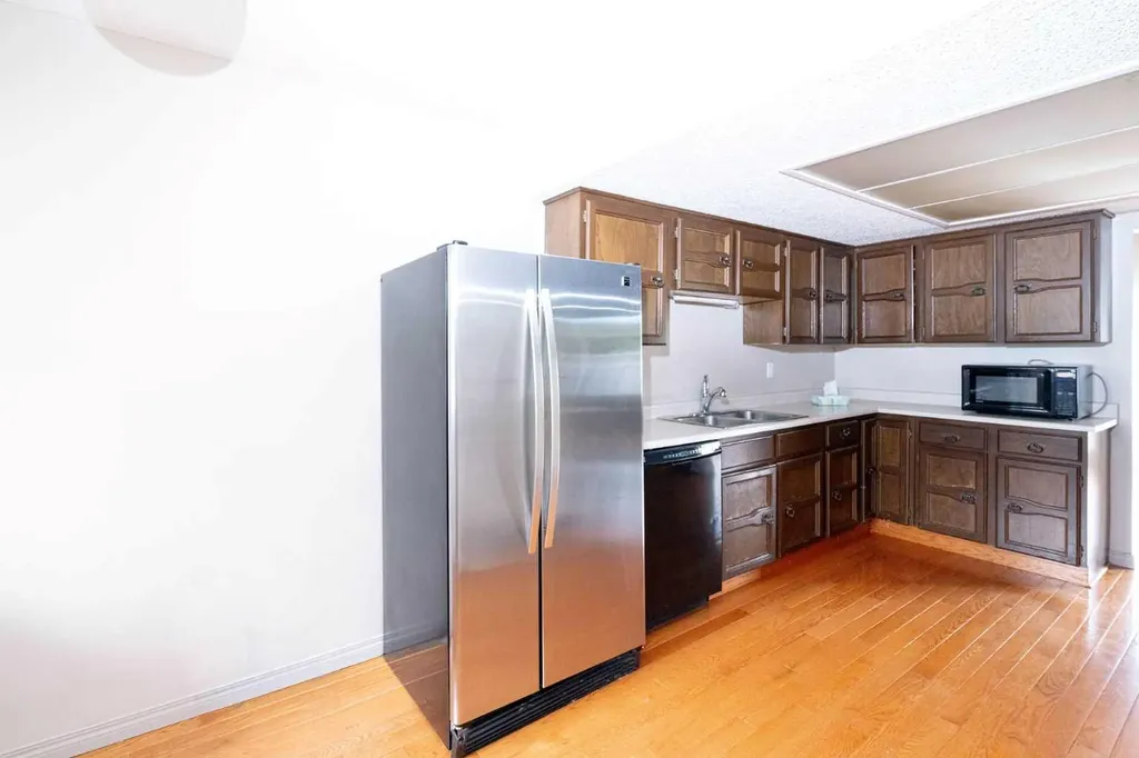 228 Theodore Place NW Calgary AB T2K 5S1