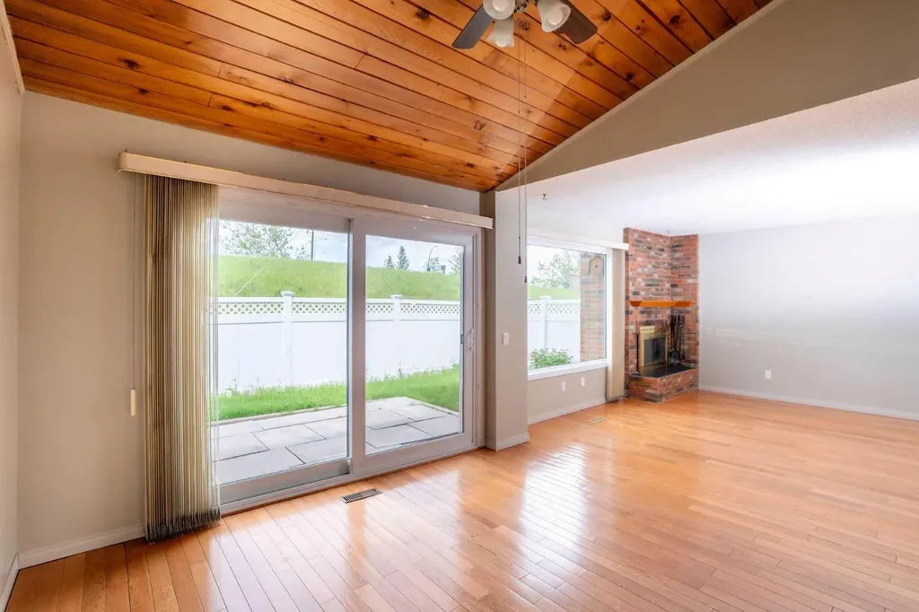 228 Theodore Place NW Calgary AB T2K 5S1