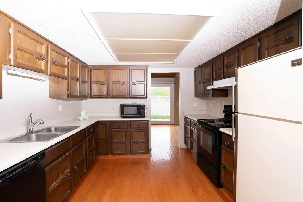 228 Theodore Place NW Calgary AB T2K 5S1