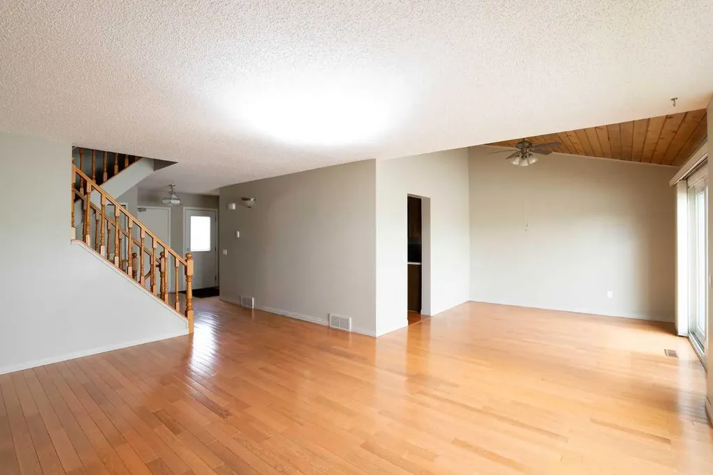 228 Theodore Place NW Calgary AB T2K 5S1