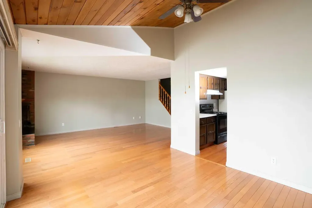 228 Theodore Place NW Calgary AB T2K 5S1