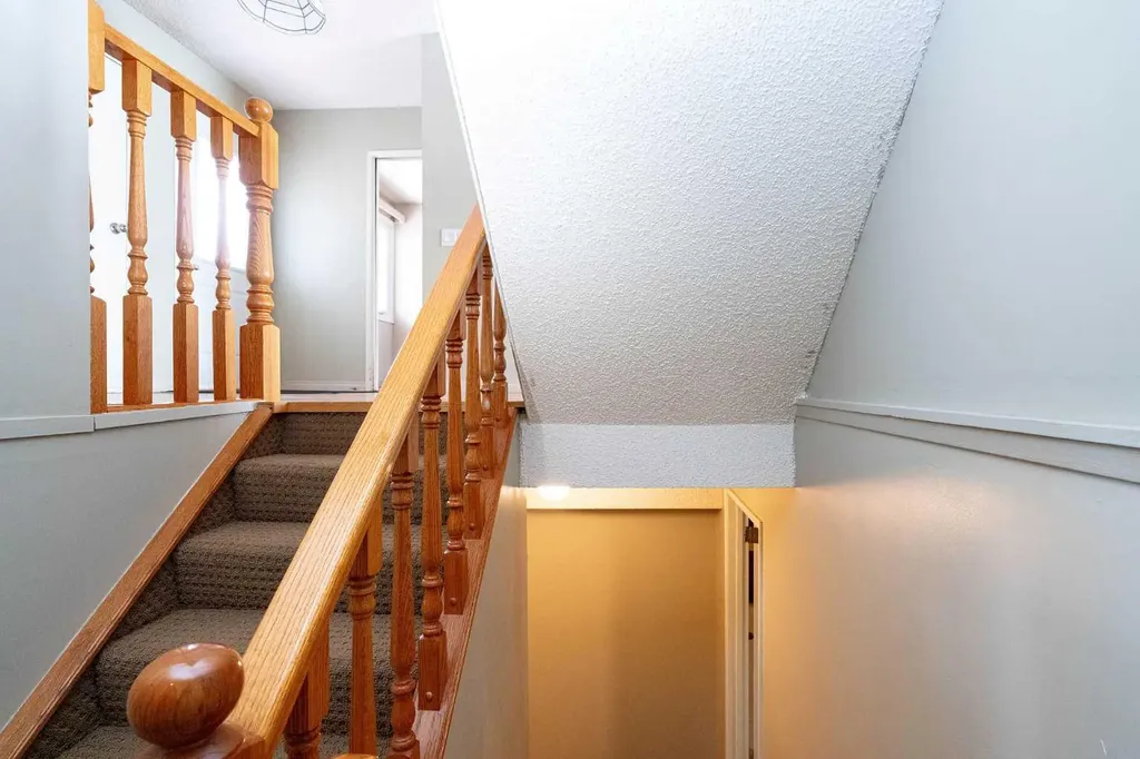 228 Theodore Place NW Calgary AB T2K 5S1