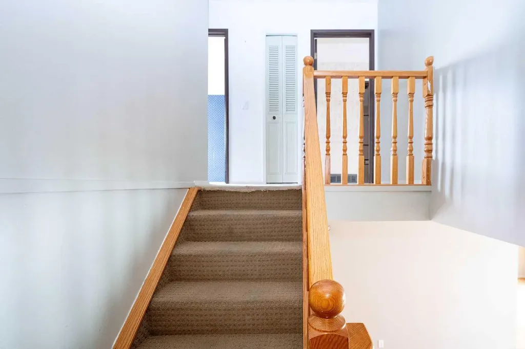 228 Theodore Place NW Calgary AB T2K 5S1