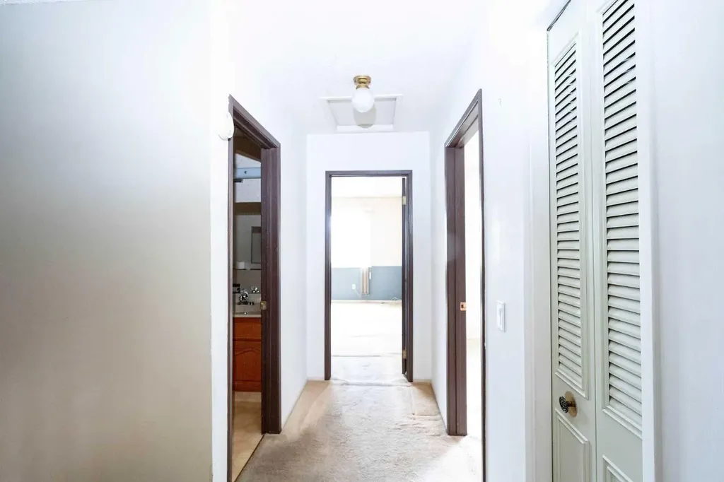 228 Theodore Place NW Calgary AB T2K 5S1