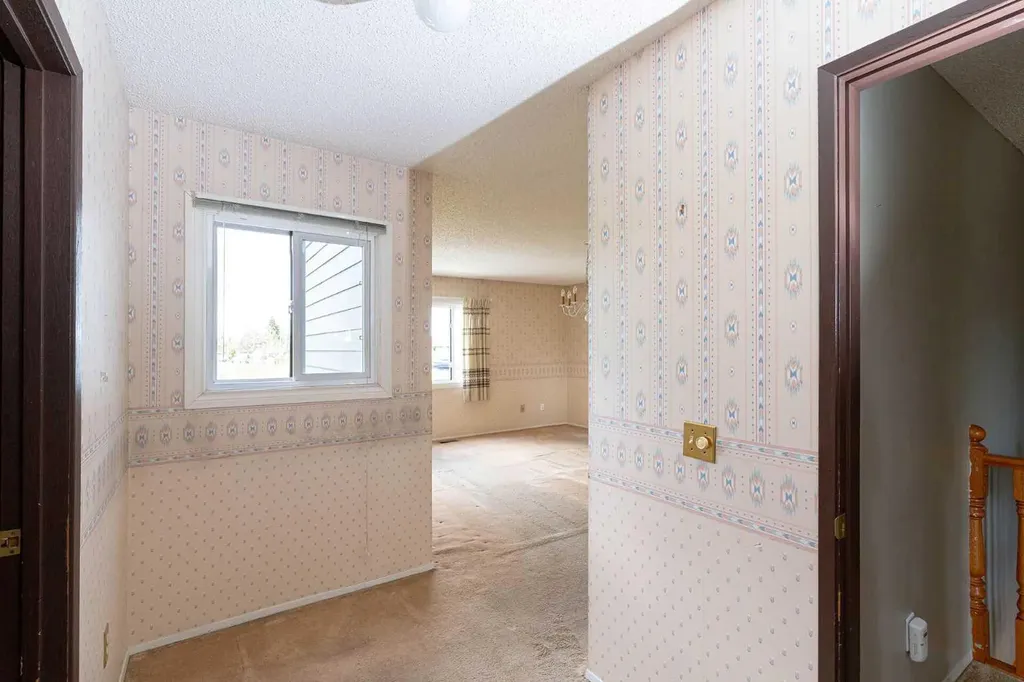 228 Theodore Place NW Calgary AB T2K 5S1
