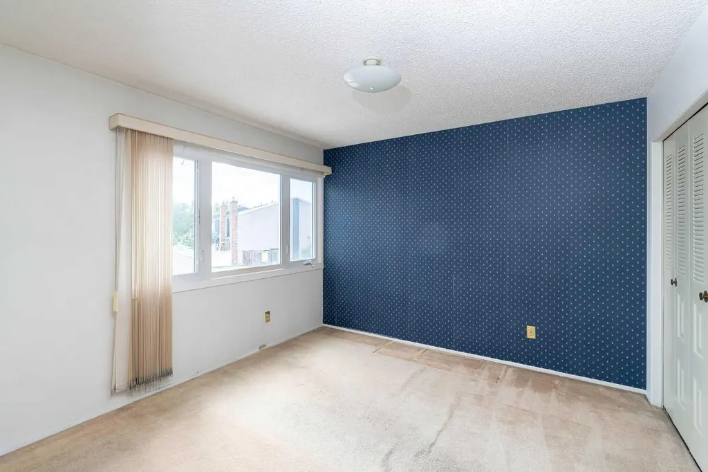 228 Theodore Place NW Calgary AB T2K 5S1