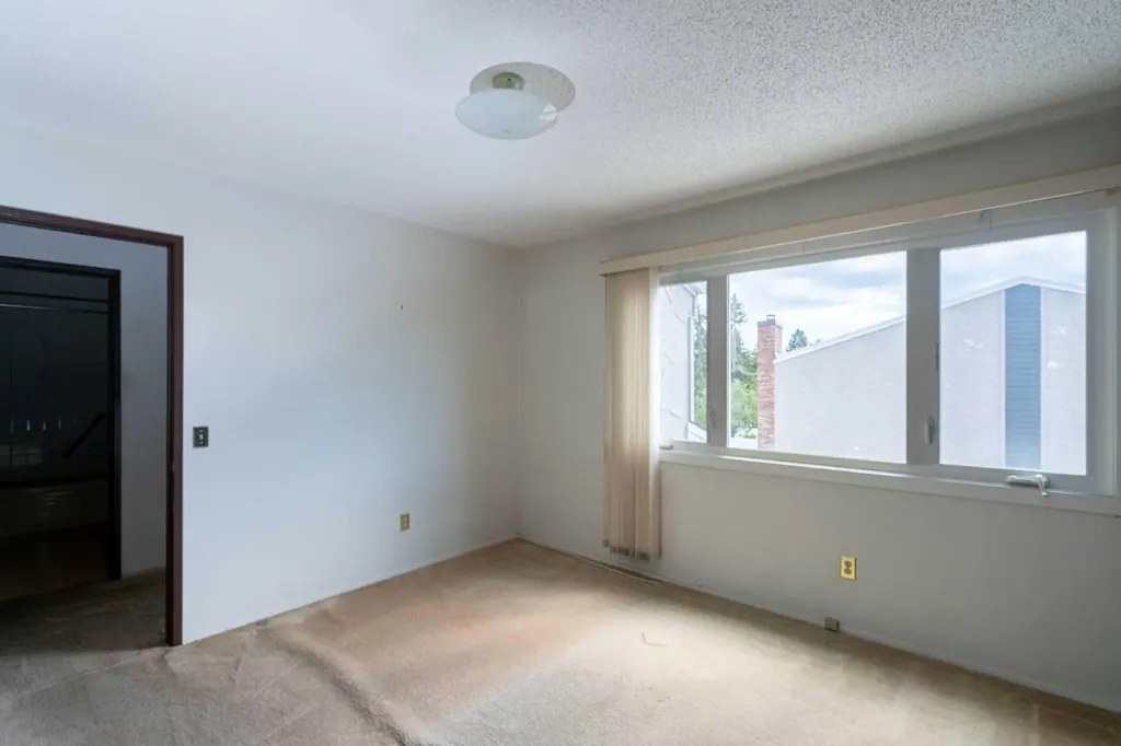 228 Theodore Place NW Calgary AB T2K 5S1