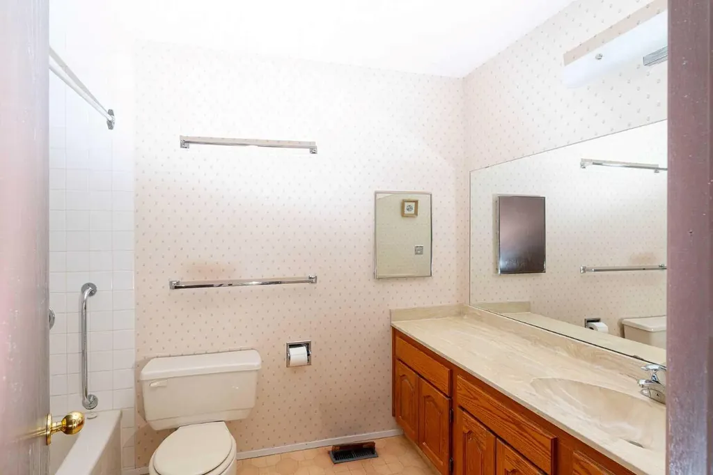 228 Theodore Place NW Calgary AB T2K 5S1