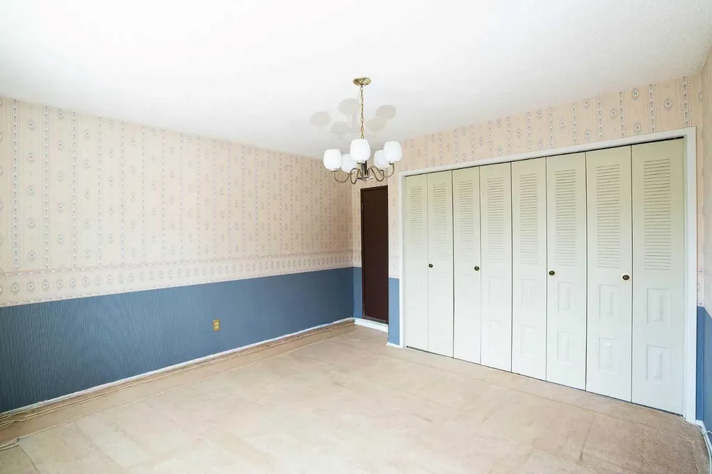 228 Theodore Place NW Calgary AB T2K 5S1