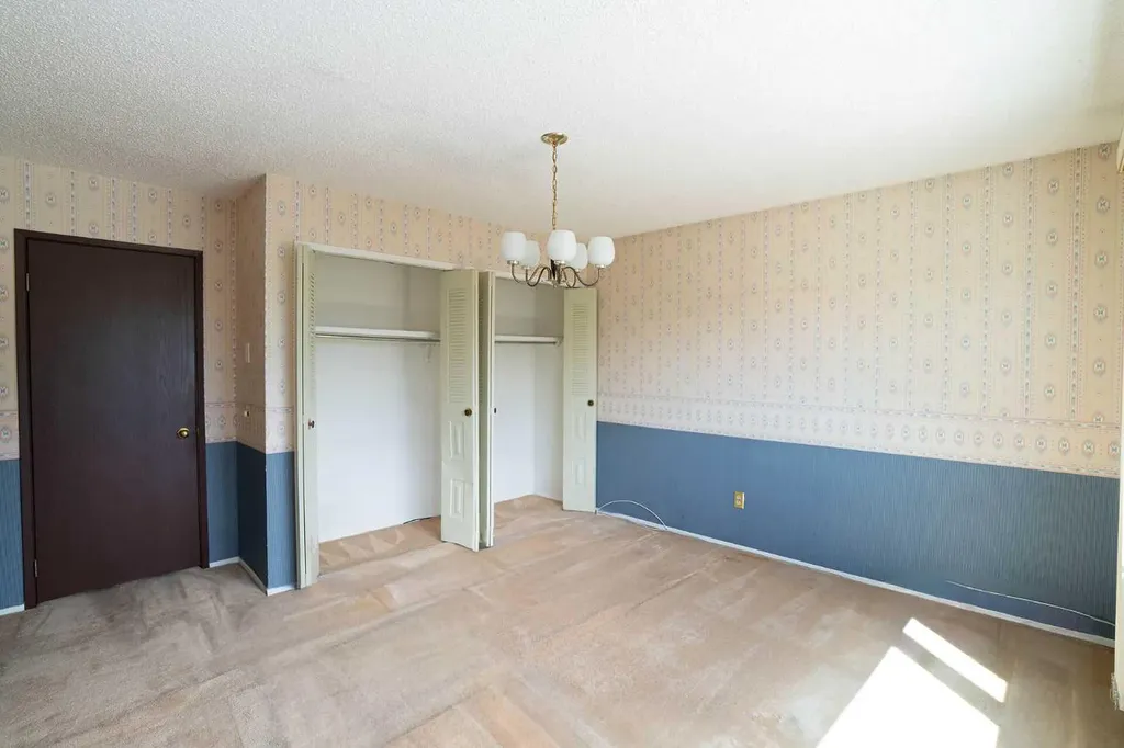 228 Theodore Place NW Calgary AB T2K 5S1