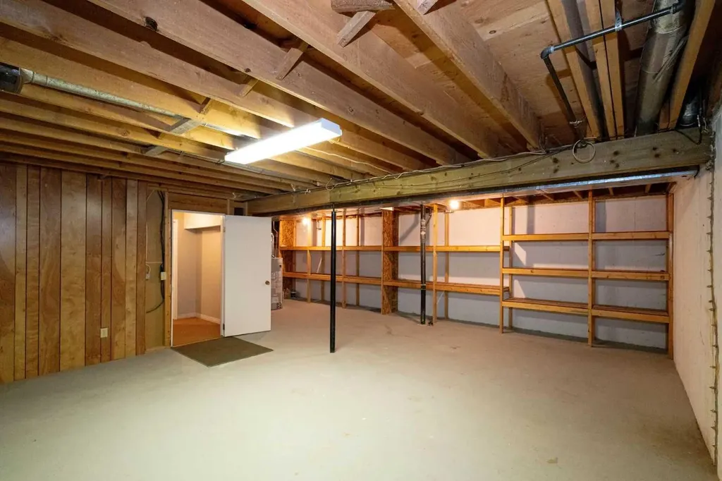 228 Theodore Place NW Calgary AB T2K 5S1