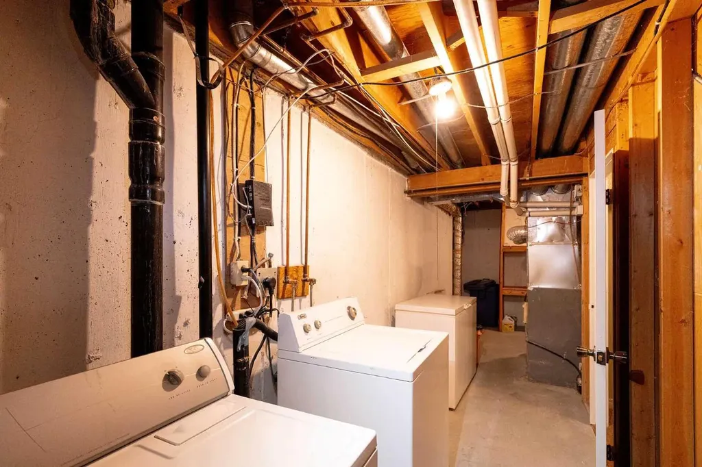 228 Theodore Place NW Calgary AB T2K 5S1