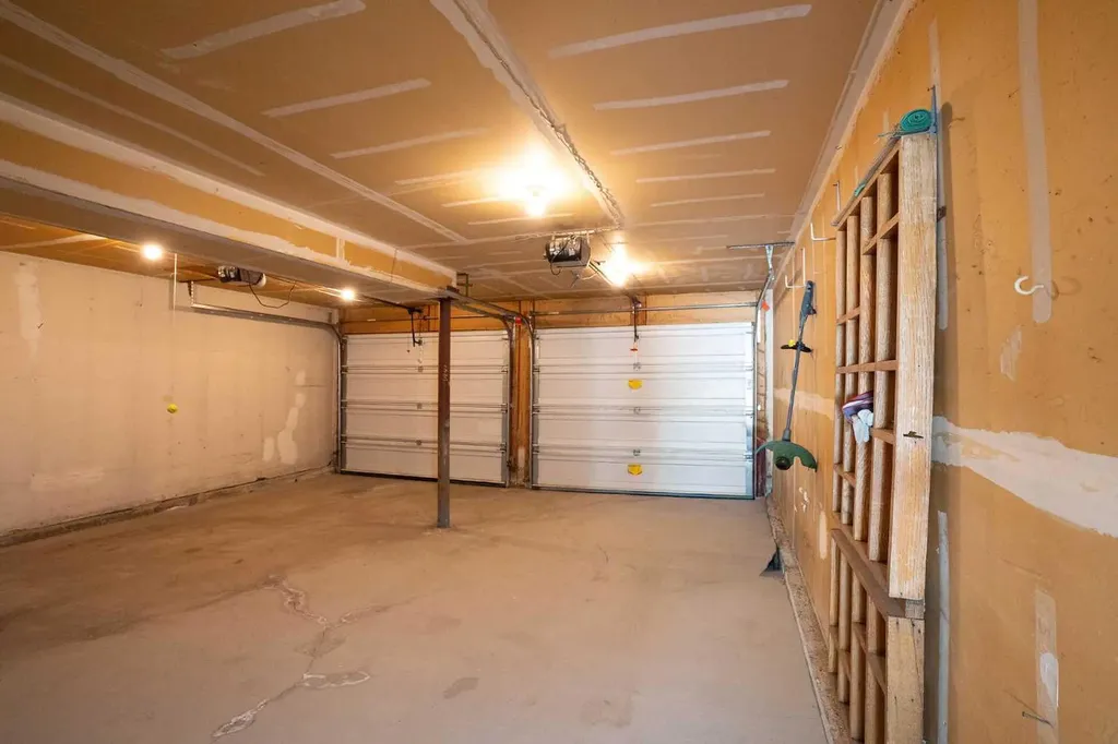 228 Theodore Place NW Calgary AB T2K 5S1