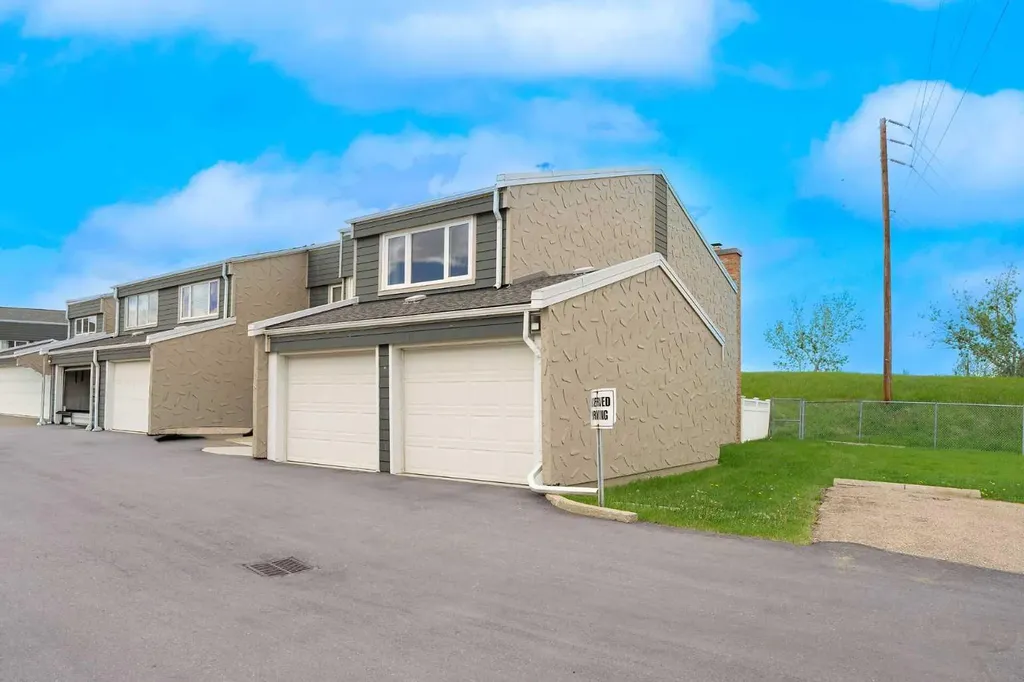 228 Theodore Place NW Calgary AB T2K 5S1
