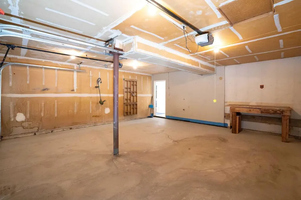 228 Theodore Place NW Calgary AB T2K 5S1