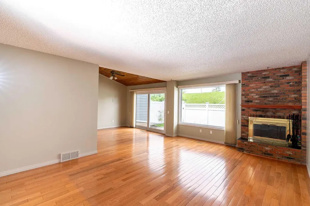 228 Theodore Place NW Calgary AB T2K 5S1