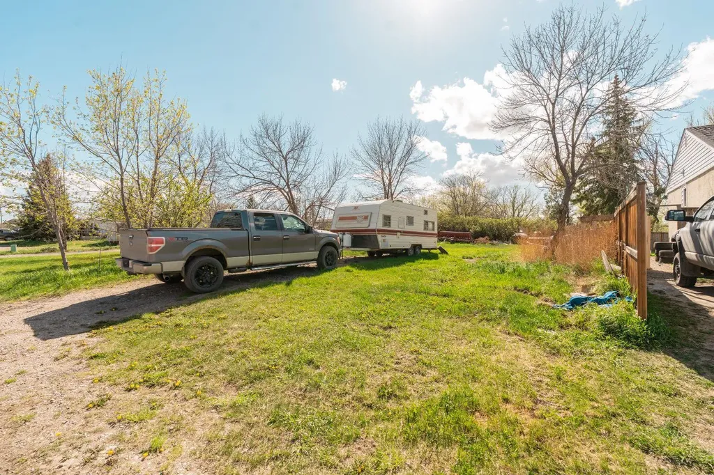 827 2 Street E Cardston AB T0K 0K0