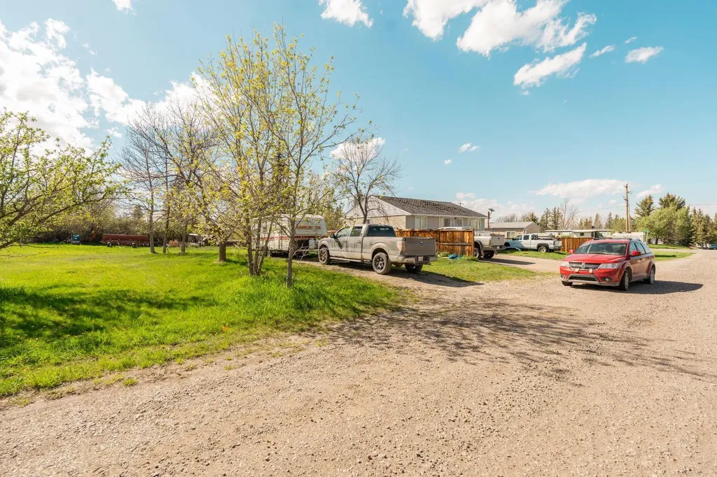 827 2 Street E Cardston AB T0K 0K0