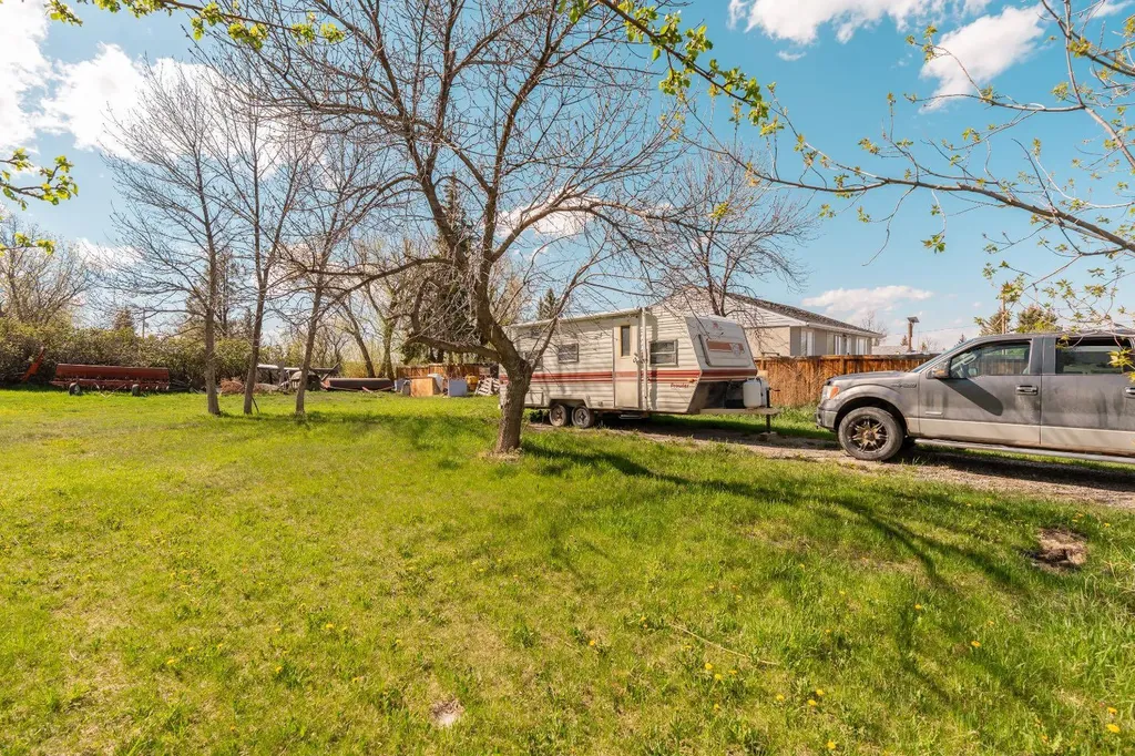 827 2 Street E Cardston AB T0K 0K0