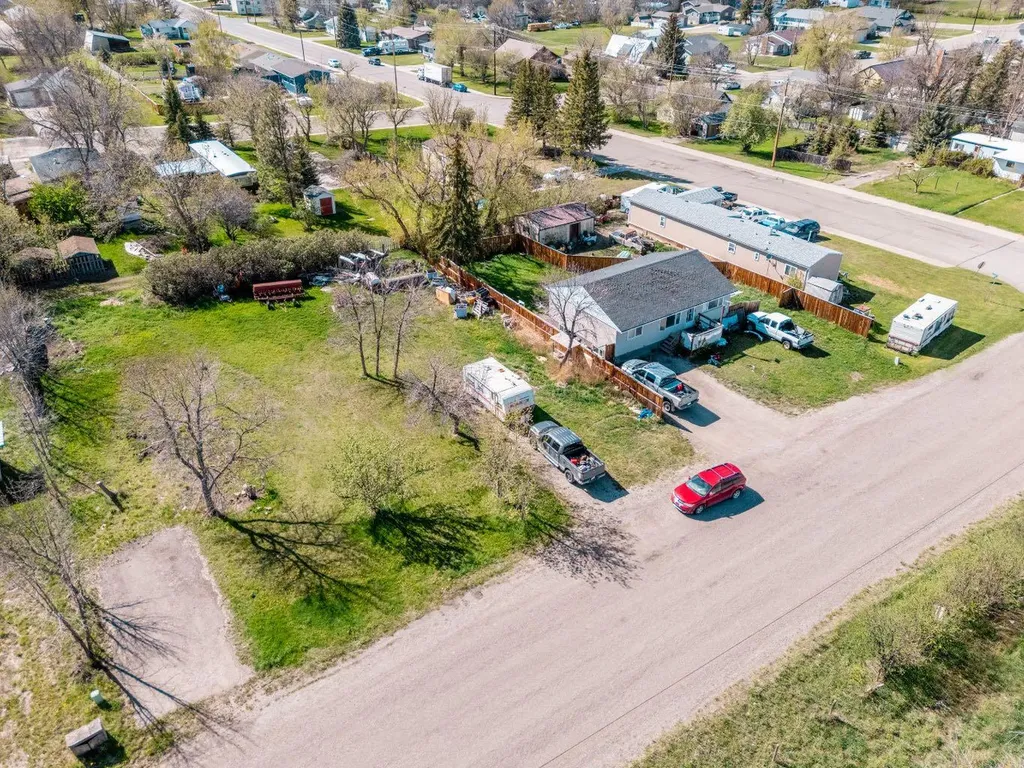 827 2 Street E Cardston AB T0K 0K0