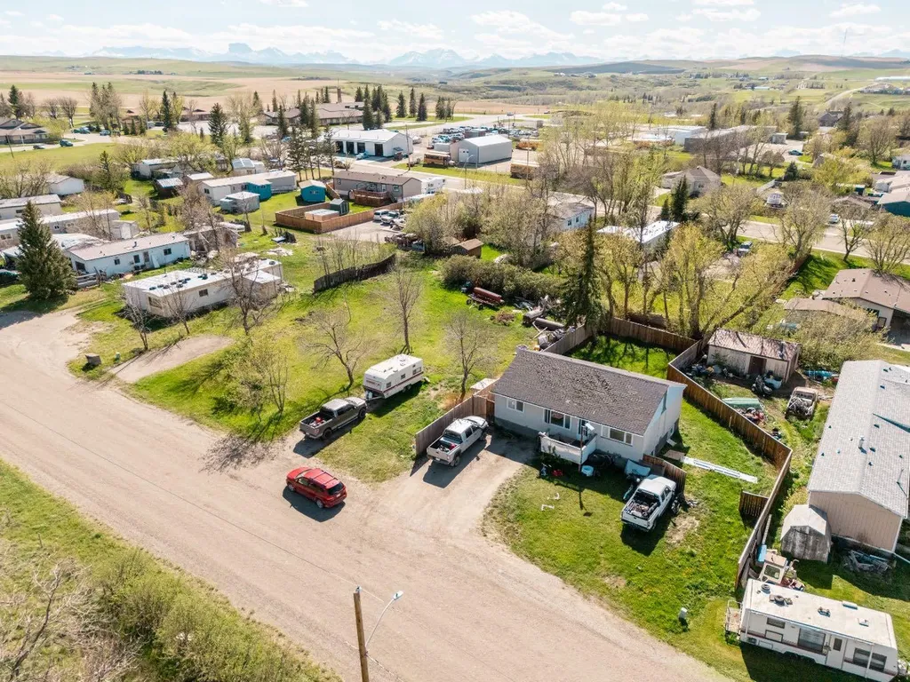 827 2 Street E Cardston AB T0K 0K0