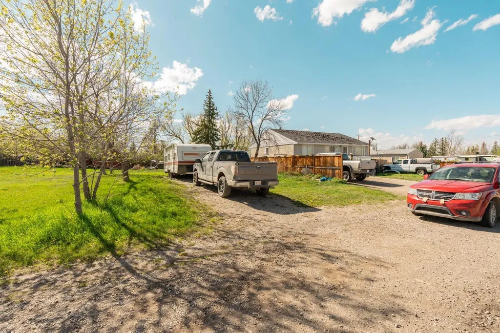 827 2 Street E Cardston AB T0K 0K0