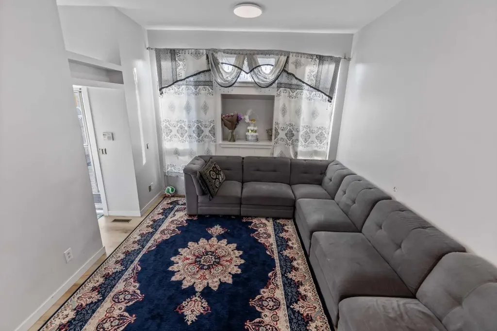 3806 Catalina Boulevard NE Calgary AB T1Y 6Y3