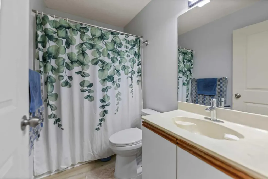 3806 Catalina Boulevard NE Calgary AB T1Y 6Y3